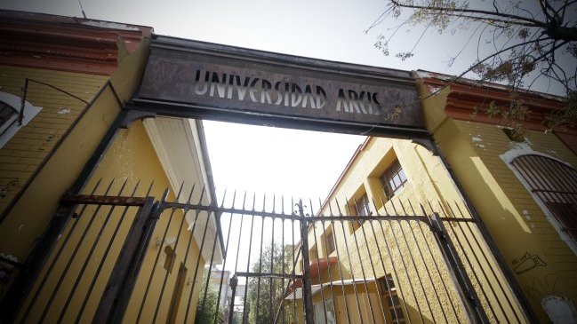 Estudiantes Universidad Arcis: El cierre es una puñalada por la espalda