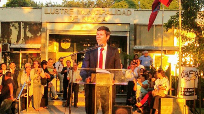 Nuevo alcalde de Renca encontró oficinas sin computadores y escritorio sin silla