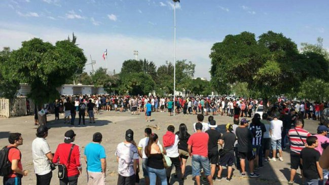 Caos se registró en retiro de entradas de hinchas de Colo Colo para final de Copa Chile