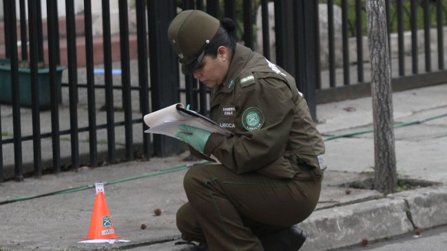 Las Condes: Hombre se suicidó en plena calle tras apuñalar a una mujer