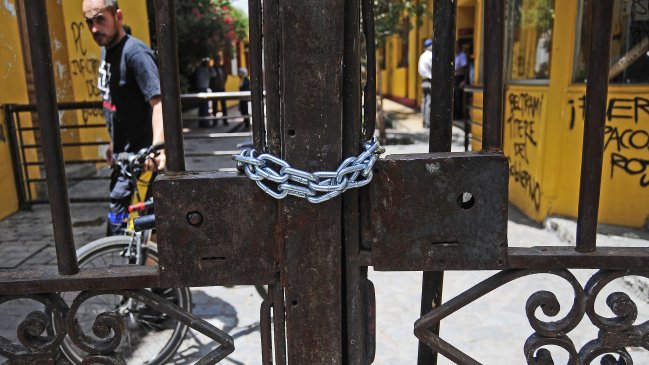 Mineduc se reunirá esta tarde con estudiantes de la Arcis ante eventual cierre