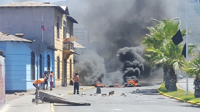 Al menos cuatro detenidos dejan protestas de portuarios en Iquique