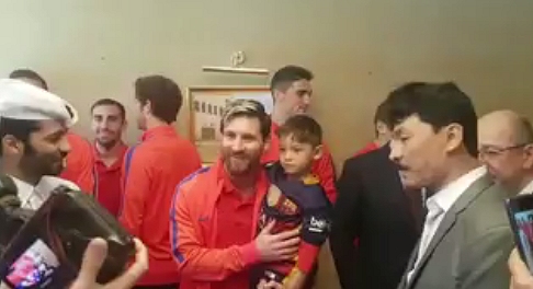 Niño afgano fan de Messi conoció a su ídolo en Qatar
