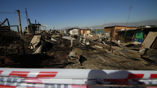 Municipio de Quilicura apoyará a afectados por incendio en campamento