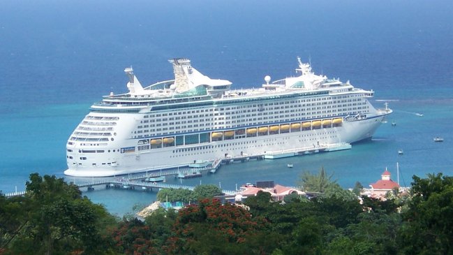 Un crucero cuyo destino secreto que se revela a través de acertijos