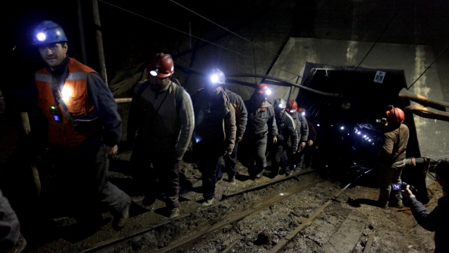 Mineros cumplen 10 días en mina Santa Ana sin puntos de encuentro con Gobierno