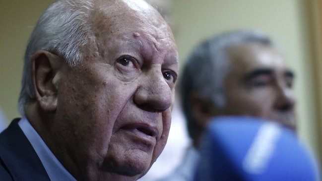 Diputado PPD: No todos estamos con Lagos, yo me identifico con Guillier