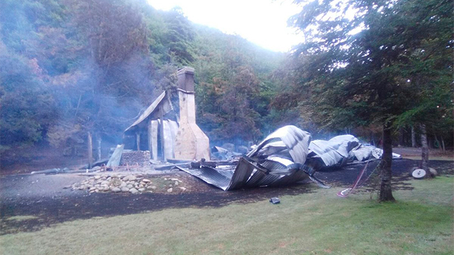 Encapuchados incendiaron casa patronal en Alto Biobío