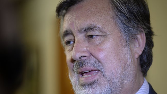 Guillier: Las patadas en las canillas se sienten todos los días entre nosotros