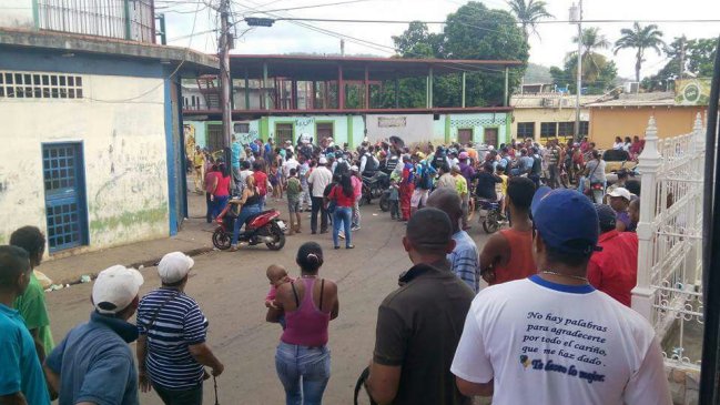 Oposición venezolana denunció saqueos por falta de suministro de efectivo