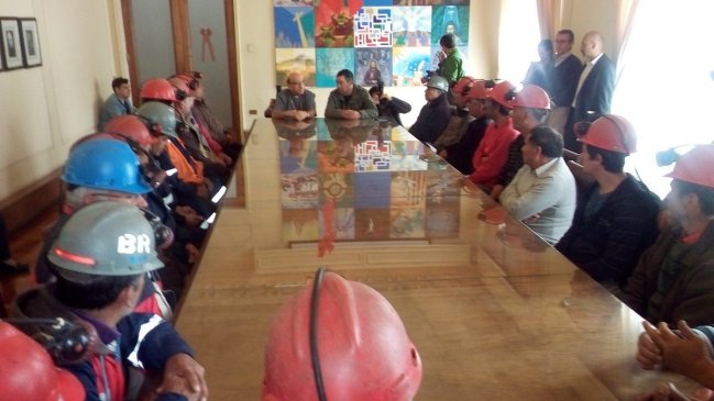 Arzobispo de Concepción mediará entre mineros de Curanilahue y Gobierno