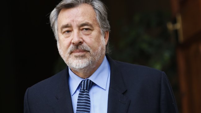 El recordatorio de Guillier a Piñera: Por mucho menos, Golborne tuvo que renunciar