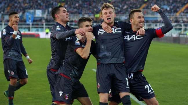 Erick Pulgar vio desde el banco la clara victoria de Bologna sobre Pescara en Italia