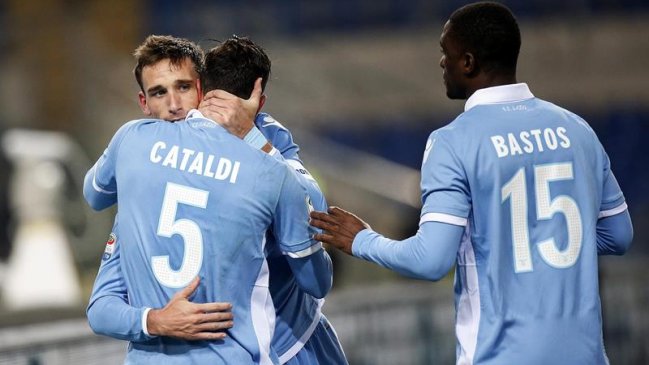 Lazio abrochó una contundente victoria ante Fiorentina y avanzó a lo alto de la tabla