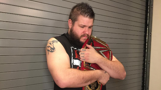Kevin Owens retuvo su título universal en Roadblock gracias a Chris Jericho