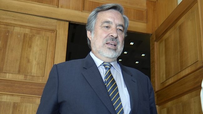 Cadem: Guillier redujo distancia con Piñera a sólo cuatro puntos