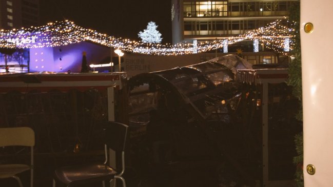 Camión irrumpió en feria navideña en Berlín