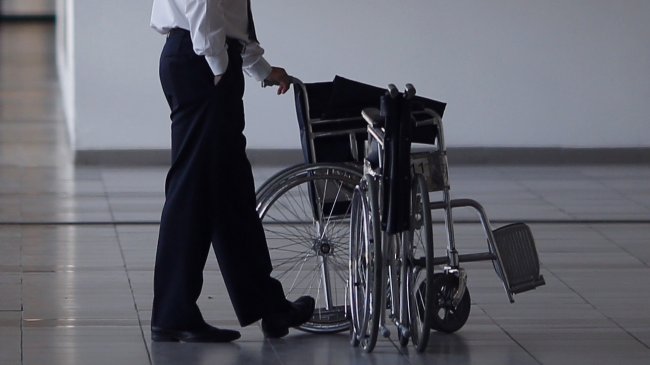 Condenan a 10 años de cárcel a sujeto que golpeó y dejó en silla de ruedas a su pareja