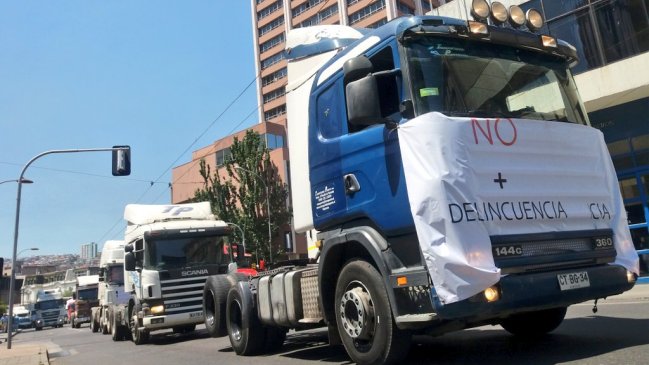 Camioneros protestan en centro de Valparaíso por la delincuencia