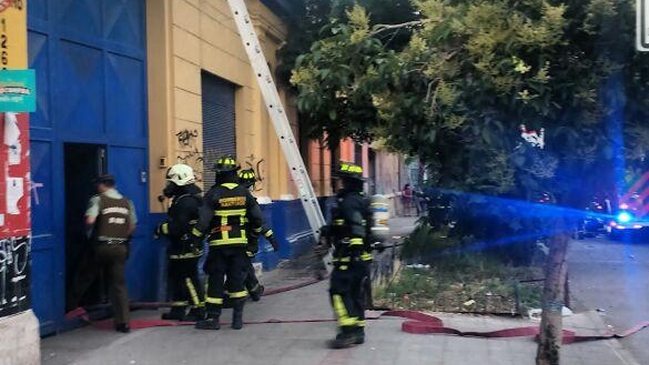Incendio en colegio de Independencia moviliza a Bomberos