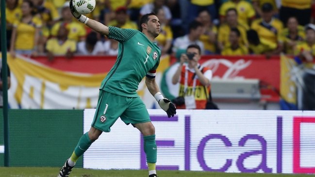 Claudio Bravo está entre los mejores 100 del mundo, según encuesta de The Guardian