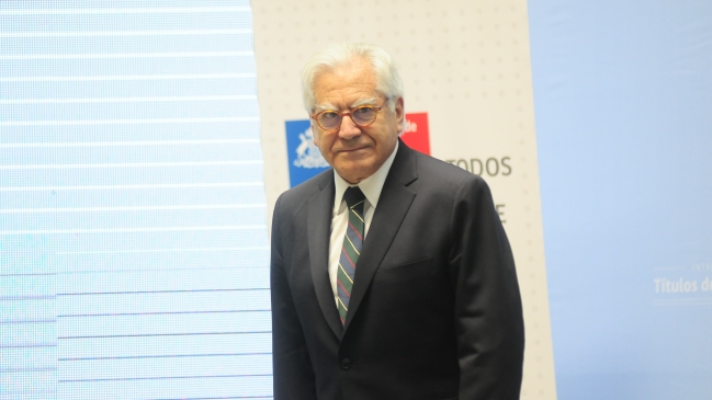 Ministro del Interior visitó en la clínica a joven mapuche baleado por carabinero