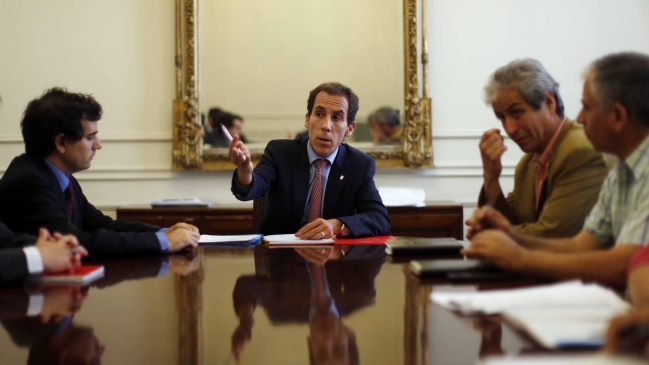 Alcalde Alessandri prometió despedir a la menor cantidad de profesores posible