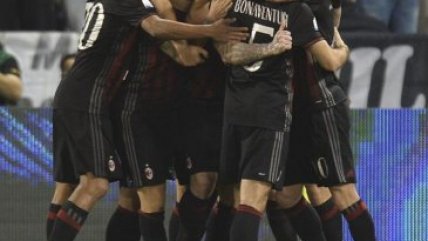   AC Milan de Matías Fernández sumó su séptima Supercopa de Italia al superar a Juventus 