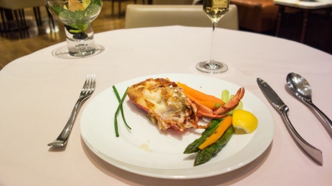 Funcionario estatal de Florida perdió su cargo tras gastar 52.000 dólares en una cena