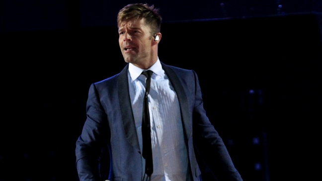 Complicado momento para Ricky Martin: Su padre se encuentra en estado crítico