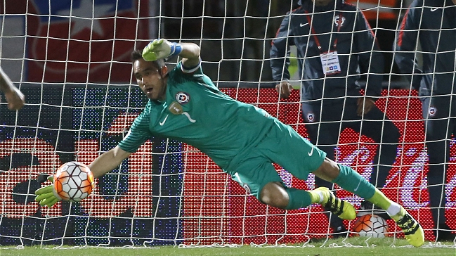 Bravo está entre los mejores cinco arqueros del mundo, según IFFHS