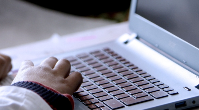 Unos 950 millones de indios carecen de conexión a internet, según estudio