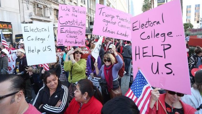 EEUU: Mexicanos inundan con llamadas el Centro de Asistencia por temor a Trump