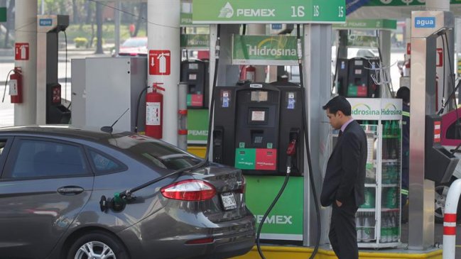 Oposición mexicana alerta de inestabilidad social por alza de hasta 20 por ciento en gasolinas