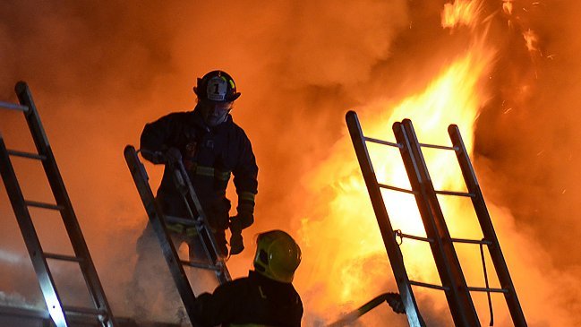 Una madre y dos de sus hijos murieron en un incendio en Temuco