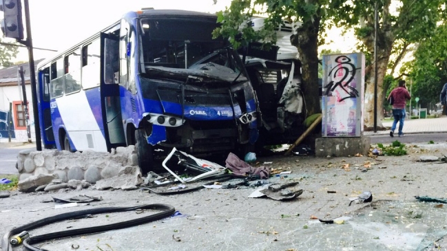 Seis heridos dejó choque entre bus del Transantiago y un camión en San Bernardo