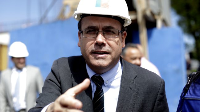 Ministro Undurraga declaró como testigo en investigación por puente Cau Cau