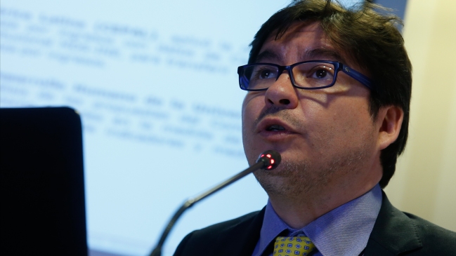 Casen: Ministro apunta a fortalecer política pública para la reinserción escolar