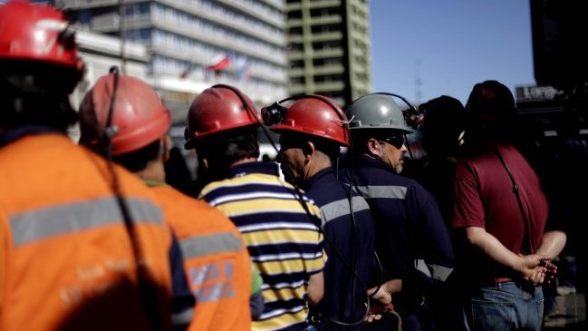 Mineros de Curanilahue se reunieron con autoridades para buscar solución al conflicto