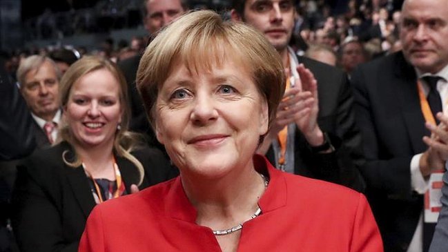 Merkel mira con optimismo 2017 pese a los ataques terroristas