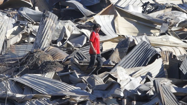 Fiscal inició investigación por incendio en Valparaíso que destruyó 140 viviendas