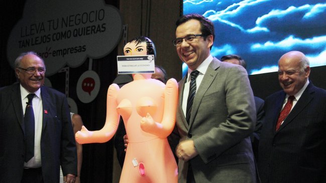 Por Ley del Lobby: Ministro declaró la muñeca inflable como 