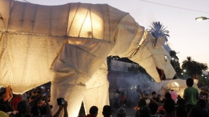 Osos polares gigantes sueltos por las calles de Paine