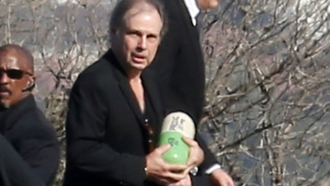 Carrie Fisher es enterrada en una urna con forma de pastilla de Prozac