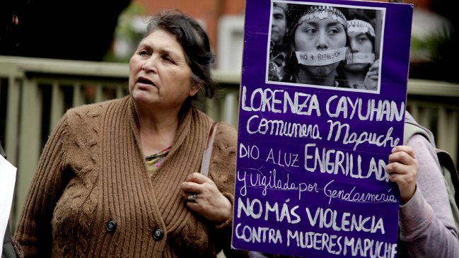 Tres funcionarios de Gendarmería investigados por obligar a mujer a parir engrillada