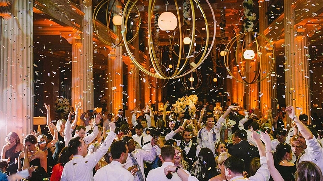 Fiesta que recrea una boda llega a Chile