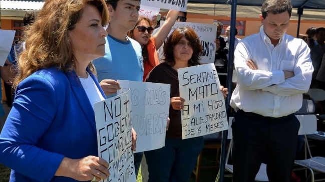 Ministro Campos deploró funa del diputado Van Rysselberghe en acto del Sename