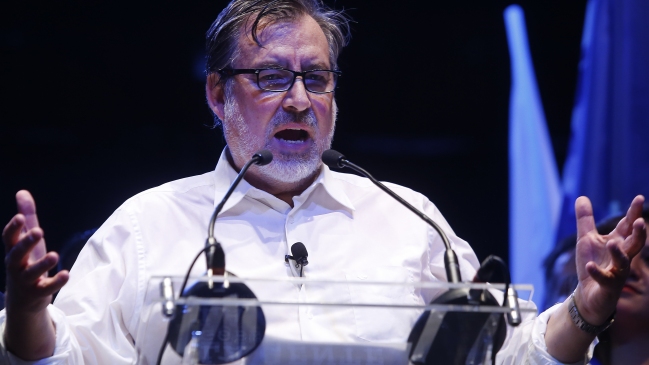 PC se desmarcó de Guillier por reivindicar la política de los acuerdos