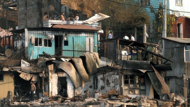 Valparaíso: Gobierno informó montos de subsidios para damnificados por incendio