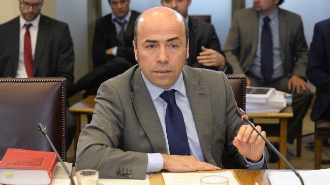 Contralor asistió al Senado por contienda de competencia sobre pensiones de DGAC